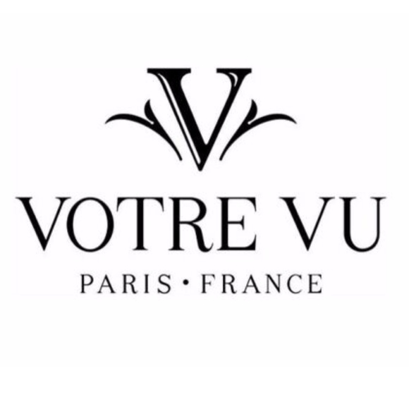 ‼️SOLD‼️ Votre Vu Moisture Lipstick *CHLOE* - Picture 2 of 3